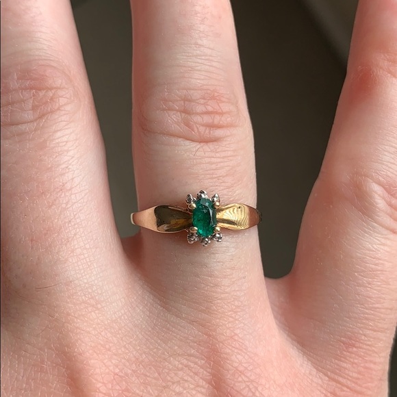 10K Gold Emerald Ring